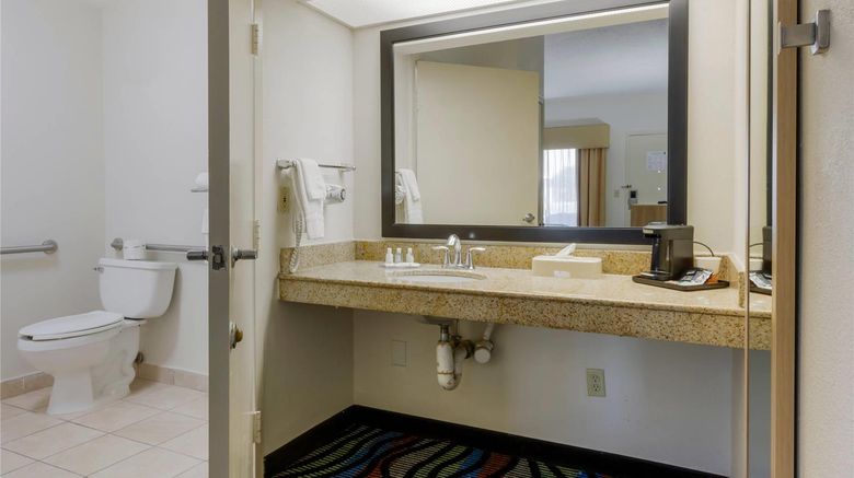 <b>Quality Inn Walterboro Room</b>. Images powered by <a href="https://iceportal.shijigroup.com/" title="IcePortal" target="_blank">IcePortal</a>.