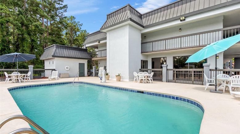 <b>Quality Inn Walterboro Pool</b>. Images powered by <a href="https://iceportal.shijigroup.com/" title="IcePortal" target="_blank">IcePortal</a>.