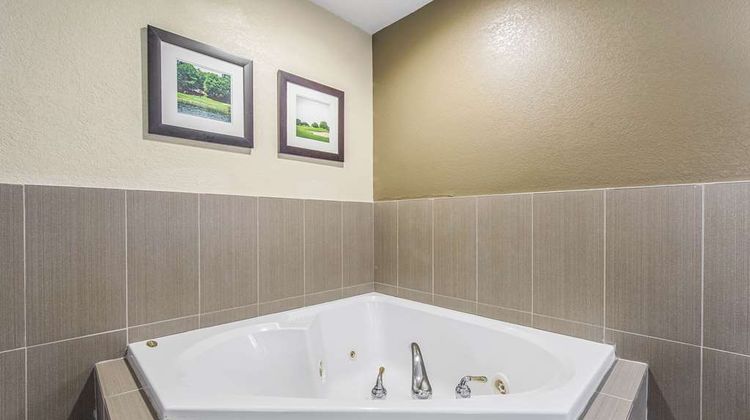 Comfort Inn & Suites Greenwood Room