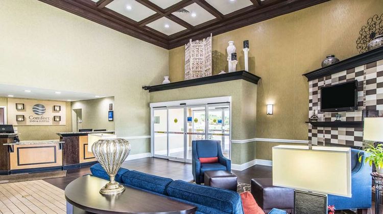 Comfort Inn & Suites Greenwood Lobby