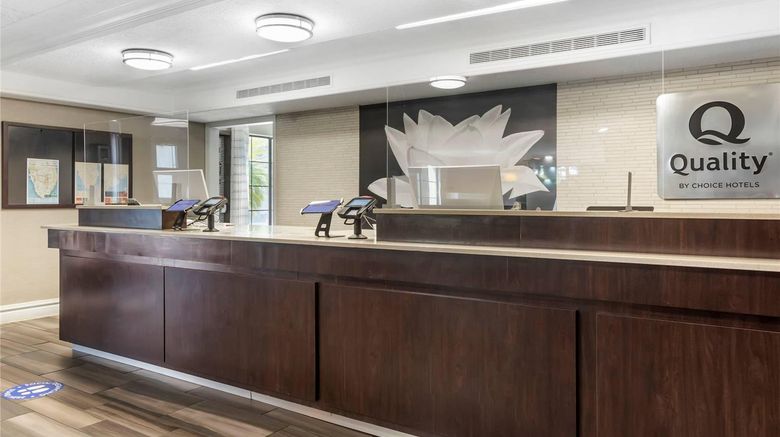 <b>Quality Inn & Suites Charleston North Lobby</b>. Images powered by <a href="https://iceportal.shijigroup.com/" title="IcePortal" target="_blank">IcePortal</a>.