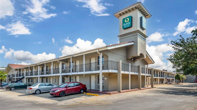 <b>Quality Inn & Suites Charleston North Exterior</b>. Images powered by <a href="https://iceportal.shijigroup.com/" title="IcePortal" target="_blank">IcePortal</a>.