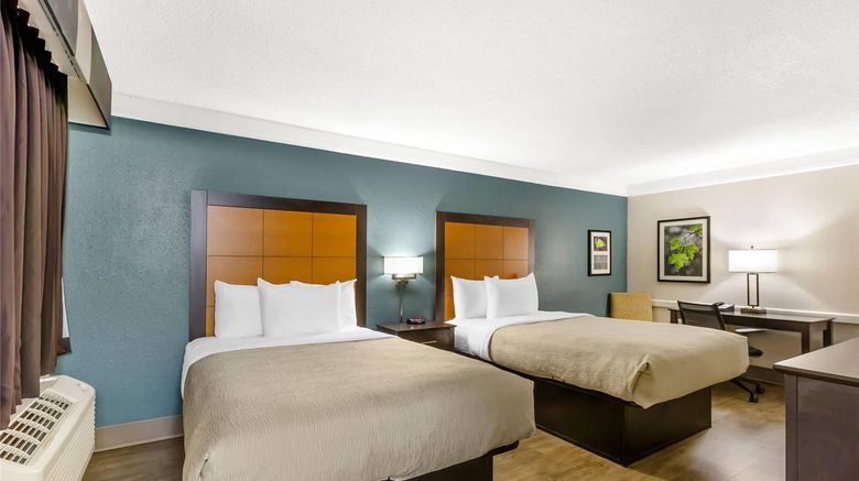 <b>Quality Inn & Suites Charleston North Room</b>. Images powered by <a href="https://iceportal.shijigroup.com/" title="IcePortal" target="_blank">IcePortal</a>.