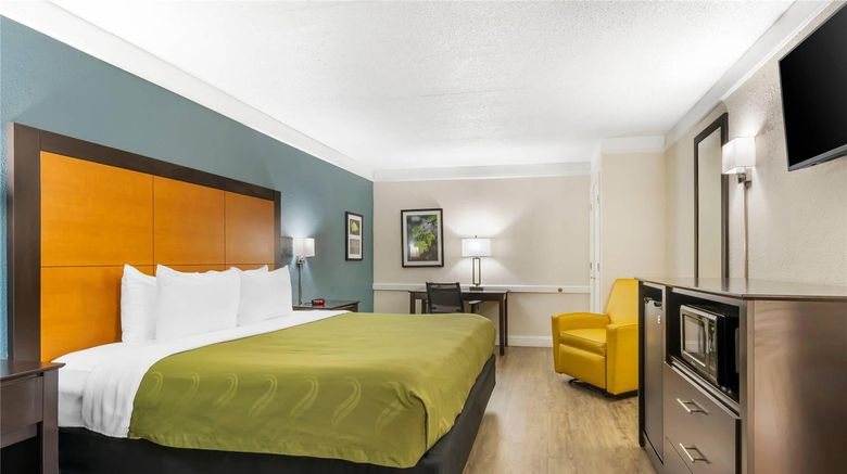 <b>Quality Inn & Suites Charleston North Room</b>. Images powered by <a href="https://iceportal.shijigroup.com/" title="IcePortal" target="_blank">IcePortal</a>.