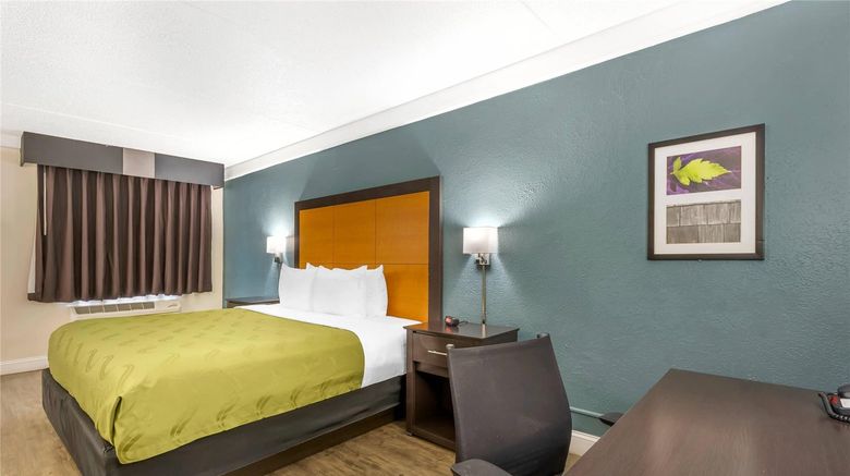 <b>Quality Inn & Suites Charleston North Room</b>. Images powered by <a href="https://iceportal.shijigroup.com/" title="IcePortal" target="_blank">IcePortal</a>.