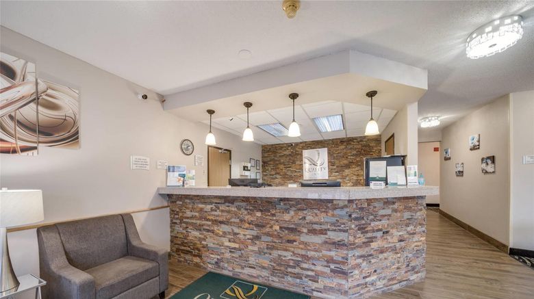 <b>Quality Inn and Suites Sioux Falls South Lobby</b>. Images powered by <a href="https://iceportal.shijigroup.com/" title="IcePortal" target="_blank">IcePortal</a>.
