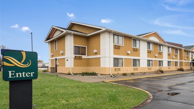 <b>Quality Inn and Suites Sioux Falls South Exterior</b>. Images powered by <a href="https://iceportal.shijigroup.com/" title="IcePortal" target="_blank">IcePortal</a>.