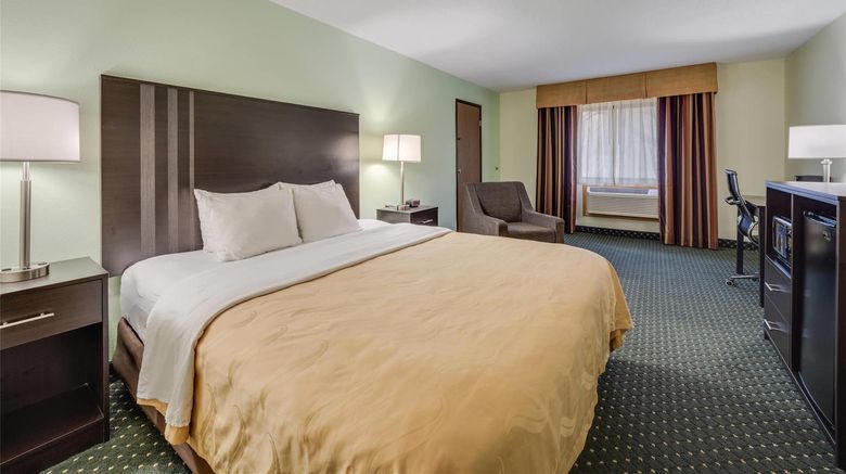 <b>Quality Inn and Suites Sioux Falls South Room</b>. Images powered by <a href="https://iceportal.shijigroup.com/" title="IcePortal" target="_blank">IcePortal</a>.