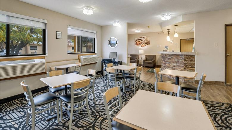<b>Quality Inn and Suites Sioux Falls South Restaurant</b>. Images powered by <a href="https://iceportal.shijigroup.com/" title="IcePortal" target="_blank">IcePortal</a>.