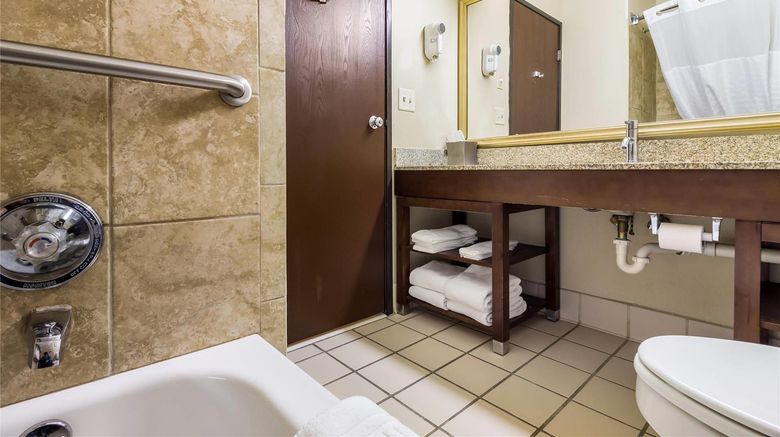 <b>Comfort Suites Sioux Falls Mall District Room</b>. Images powered by <a href="https://iceportal.shijigroup.com/" title="IcePortal" target="_blank">IcePortal</a>.