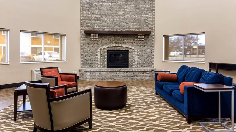 <b>Comfort Suites Sioux Falls Mall District Lobby</b>. Images powered by <a href="https://iceportal.shijigroup.com/" title="IcePortal" target="_blank">IcePortal</a>.