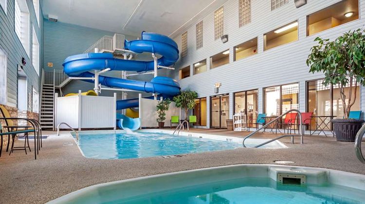 Econo Lodge Pool