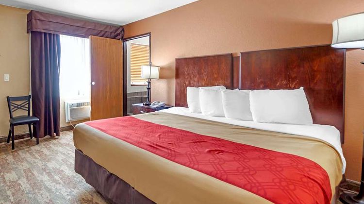 Econo Lodge Suite