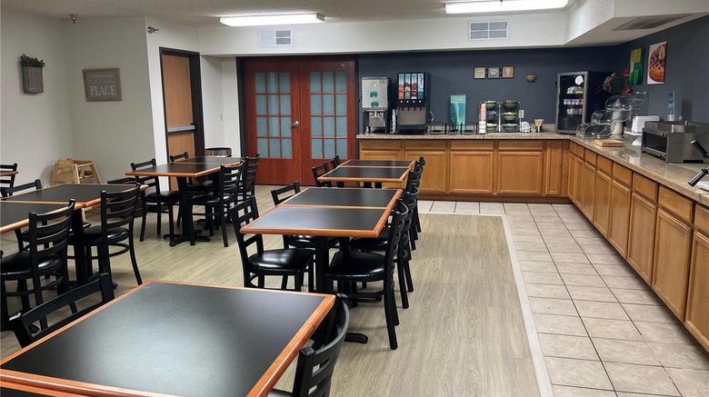 <b>Quality Inn & Suites Restaurant</b>. Images powered by <a href="https://iceportal.shijigroup.com/" title="IcePortal" target="_blank">IcePortal</a>.