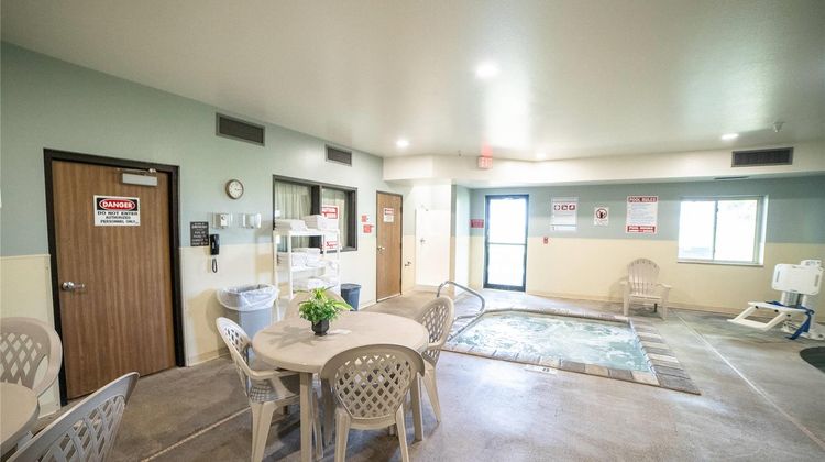 Quality Inn & Suites Pool