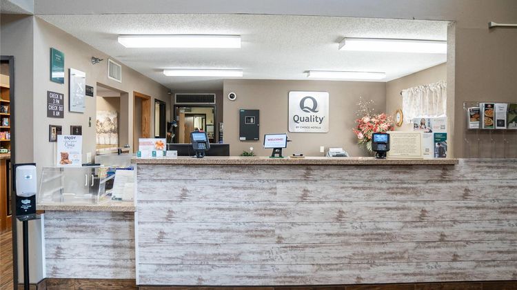 Quality Inn & Suites Lobby
