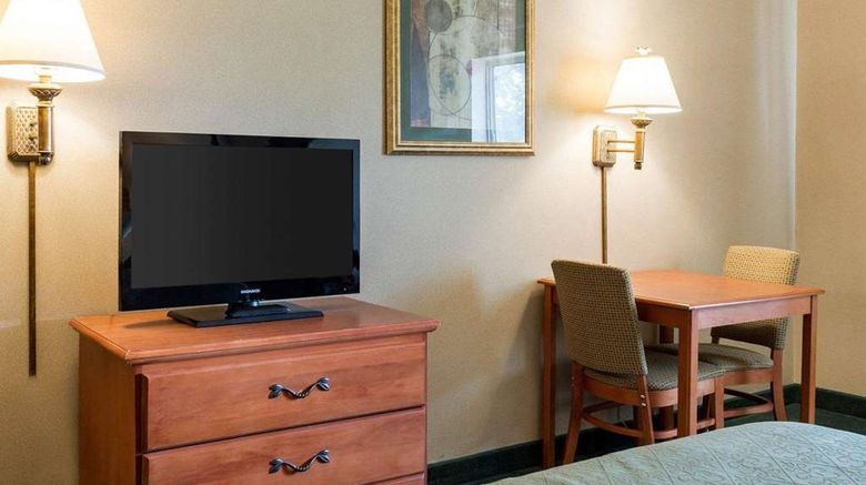 <b>Quality Inn Brookings Suite</b>. Images powered by <a href="https://iceportal.shijigroup.com/" title="IcePortal" target="_blank">IcePortal</a>.