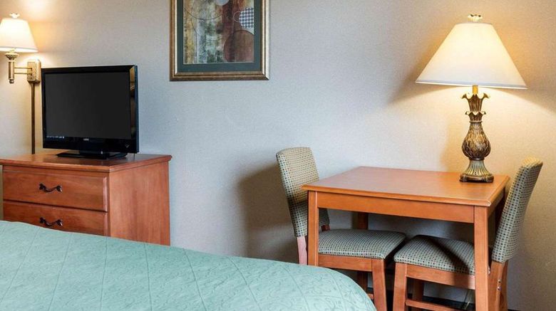 <b>Quality Inn Brookings Room</b>. Images powered by <a href="https://iceportal.shijigroup.com/" title="IcePortal" target="_blank">IcePortal</a>.