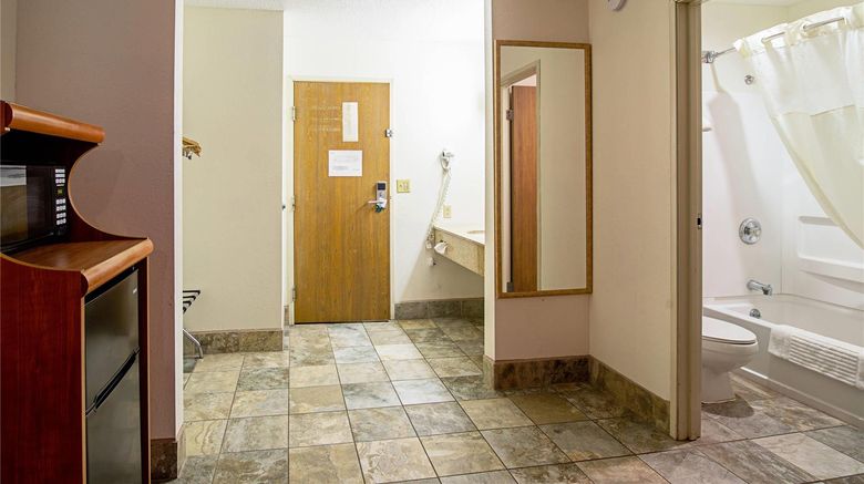 <b>Quality Inn Aberdeen Suite</b>. Images powered by <a href="https://iceportal.shijigroup.com/" title="IcePortal" target="_blank">IcePortal</a>.