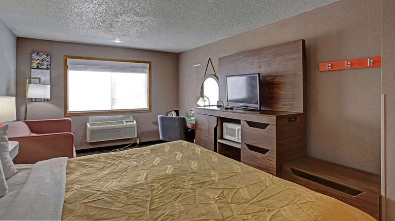 <b>Quality Inn Pierre Suite</b>. Images powered by <a href="https://iceportal.shijigroup.com/" title="IcePortal" target="_blank">IcePortal</a>.