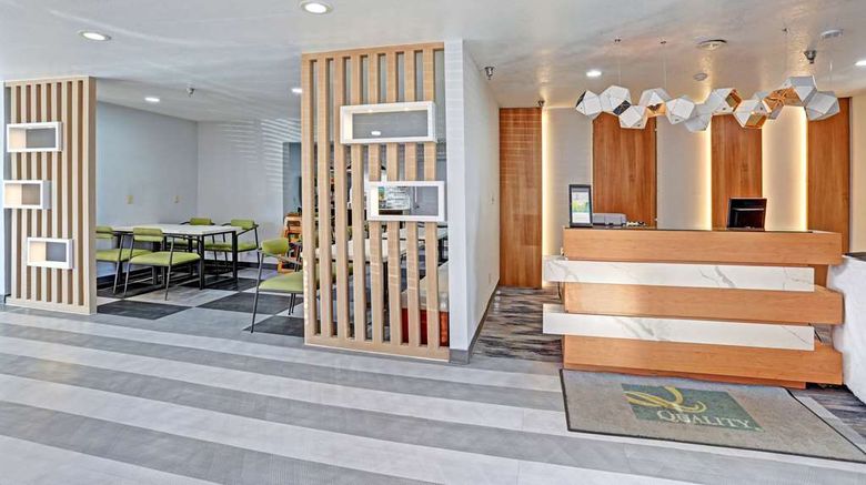 <b>Quality Inn Pierre Lobby</b>. Images powered by <a href="https://iceportal.shijigroup.com/" title="IcePortal" target="_blank">IcePortal</a>.
