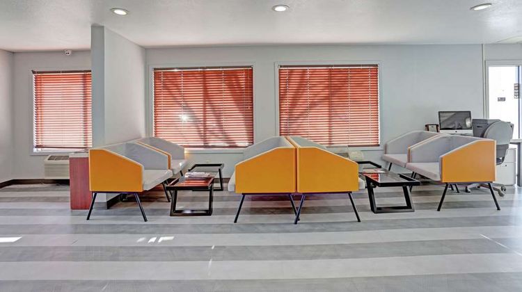Quality Inn Pierre Lobby