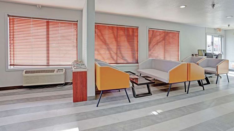 Quality Inn Pierre Lobby