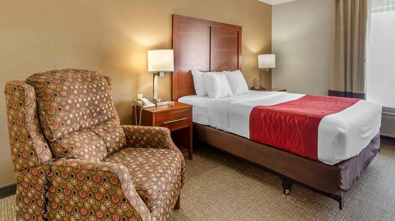 <b>Comfort Inn & Suites Room</b>. Images powered by <a href="https://iceportal.shijigroup.com/" title="IcePortal" target="_blank">IcePortal</a>.