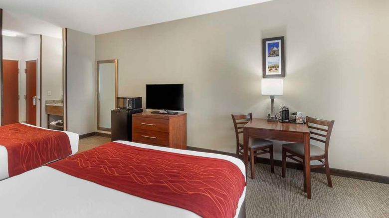 <b>Comfort Inn & Suites Suite</b>. Images powered by <a href="https://iceportal.shijigroup.com/" title="IcePortal" target="_blank">IcePortal</a>.