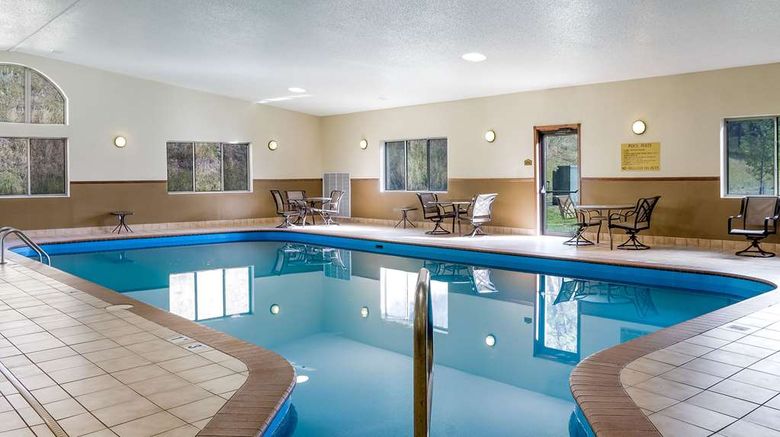 <b>Comfort Inn & Suites Pool</b>. Images powered by <a href="https://iceportal.shijigroup.com/" title="IcePortal" target="_blank">IcePortal</a>.