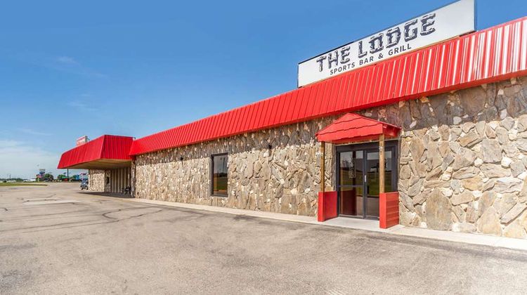 Econo Lodge Inn & Suites, Brookings Exterior