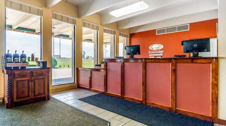Econo Lodge Inn & Suites, Brookings Lobby
