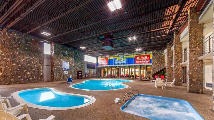 Econo Lodge Inn & Suites, Brookings Pool