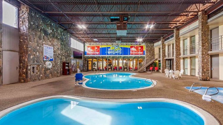 Econo Lodge Inn & Suites, Brookings Pool