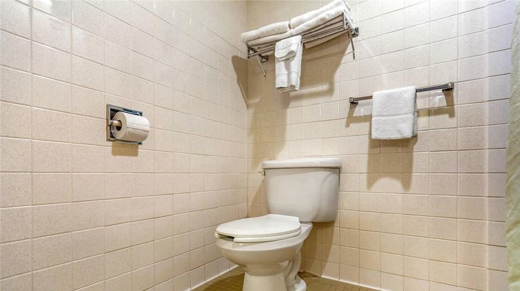 Econo Lodge Inn & Suites, Brookings Suite
