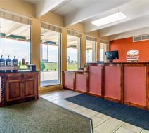 Econo Lodge Inn & Suites, Brookings Lobby