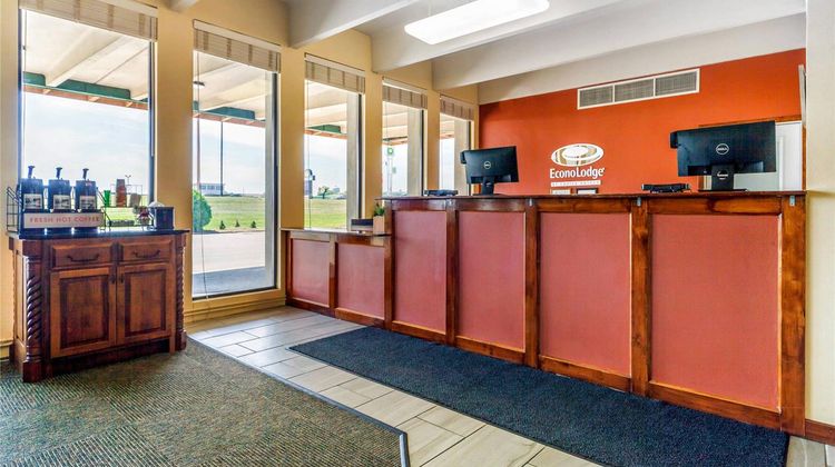 Econo Lodge Inn & Suites, Brookings Lobby