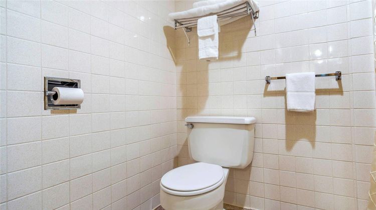 Econo Lodge Inn & Suites, Brookings Suite