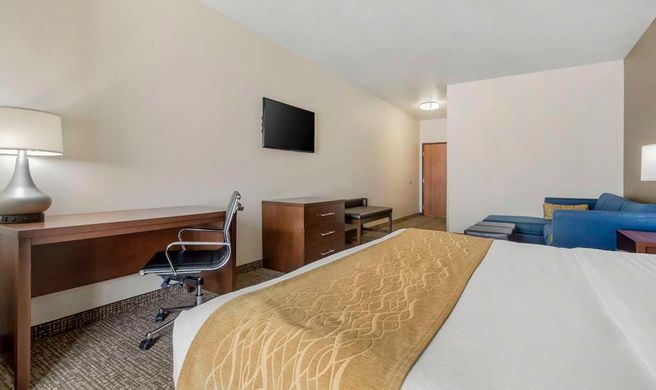 Comfort Inn and Suites Room