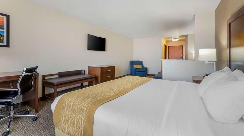 <b>Comfort Inn and Suites Room</b>. Images powered by <a href="https://iceportal.shijigroup.com/" title="IcePortal" target="_blank">IcePortal</a>.