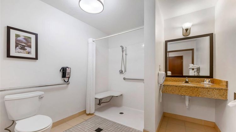 Comfort Suites Room
