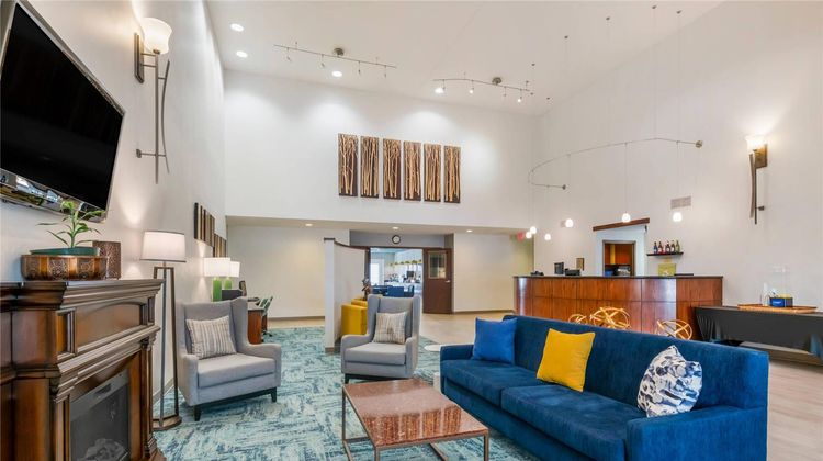 Comfort Suites Lobby