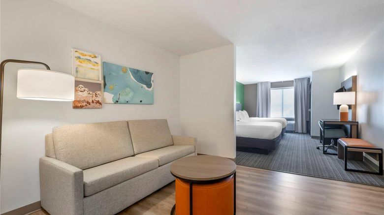 <b>Comfort Suites Suite</b>. Images powered by <a href="https://iceportal.shijigroup.com/" title="IcePortal" target="_blank">IcePortal</a>.