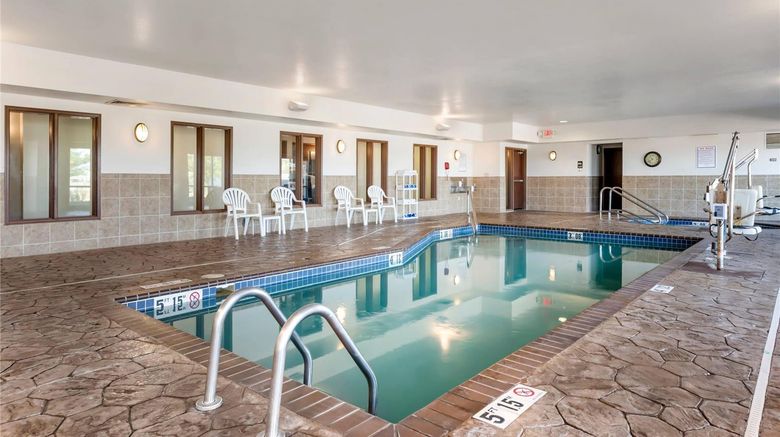 <b>Comfort Suites Pool</b>. Images powered by <a href="https://iceportal.shijigroup.com/" title="IcePortal" target="_blank">IcePortal</a>.