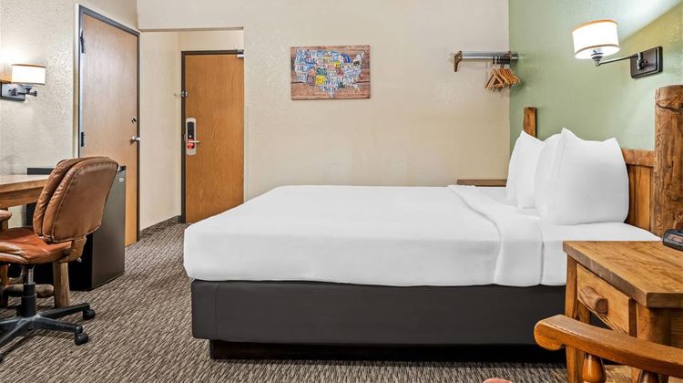 Econo Lodge Custer Crazy Horse Room
