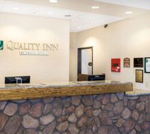Quality Inn Oacoma Lobby