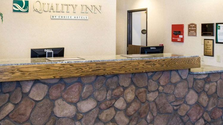 Quality Inn Oacoma Lobby