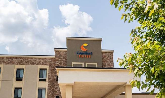 Comfort Suites University Exterior
