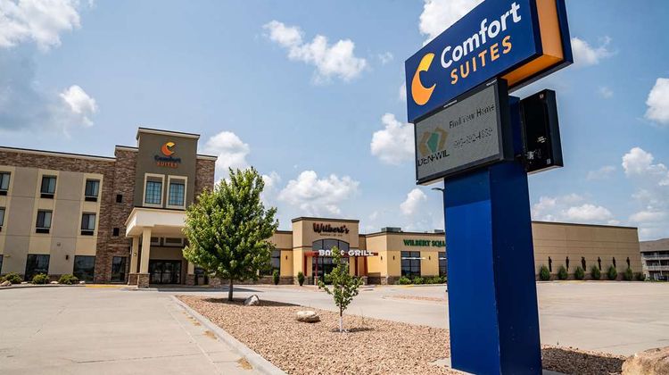 Comfort Suites University Exterior