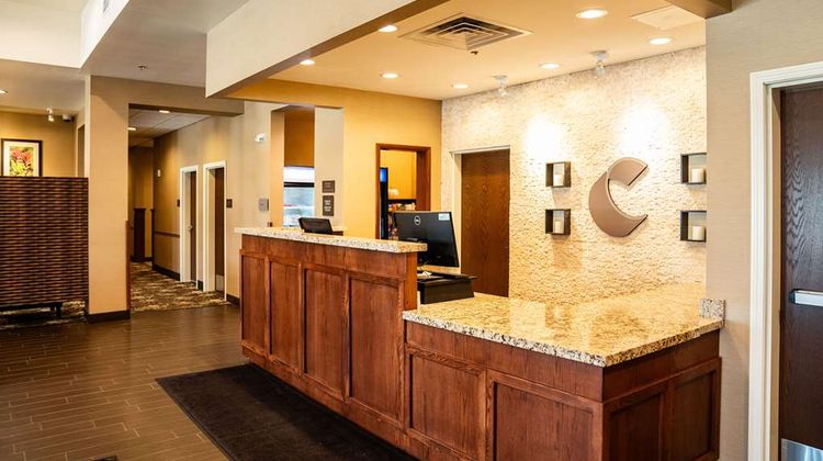 Comfort Suites University Lobby